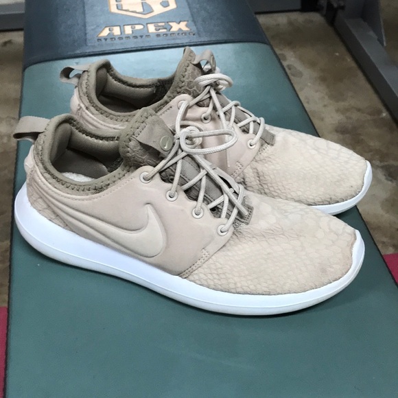 nike roshe khaki